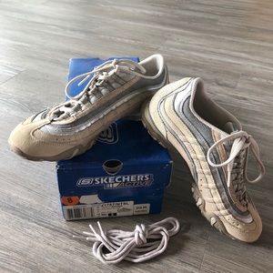 WOMENS SKETCHERS “SHOCKER” NAT/SILVER SZ 8
